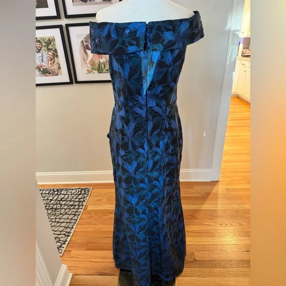 Elegant Blue Floral Off-Shoulder Dress - Picture 16 of 16